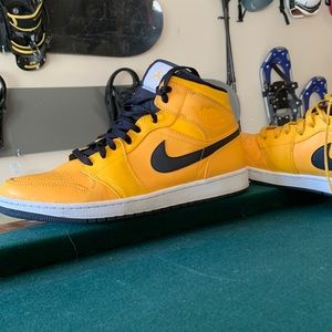 Jordan One university gold mid AUTHENTIC